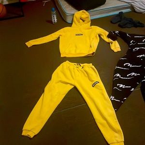 Tracksuit color is yellow brand is MAN-official size large